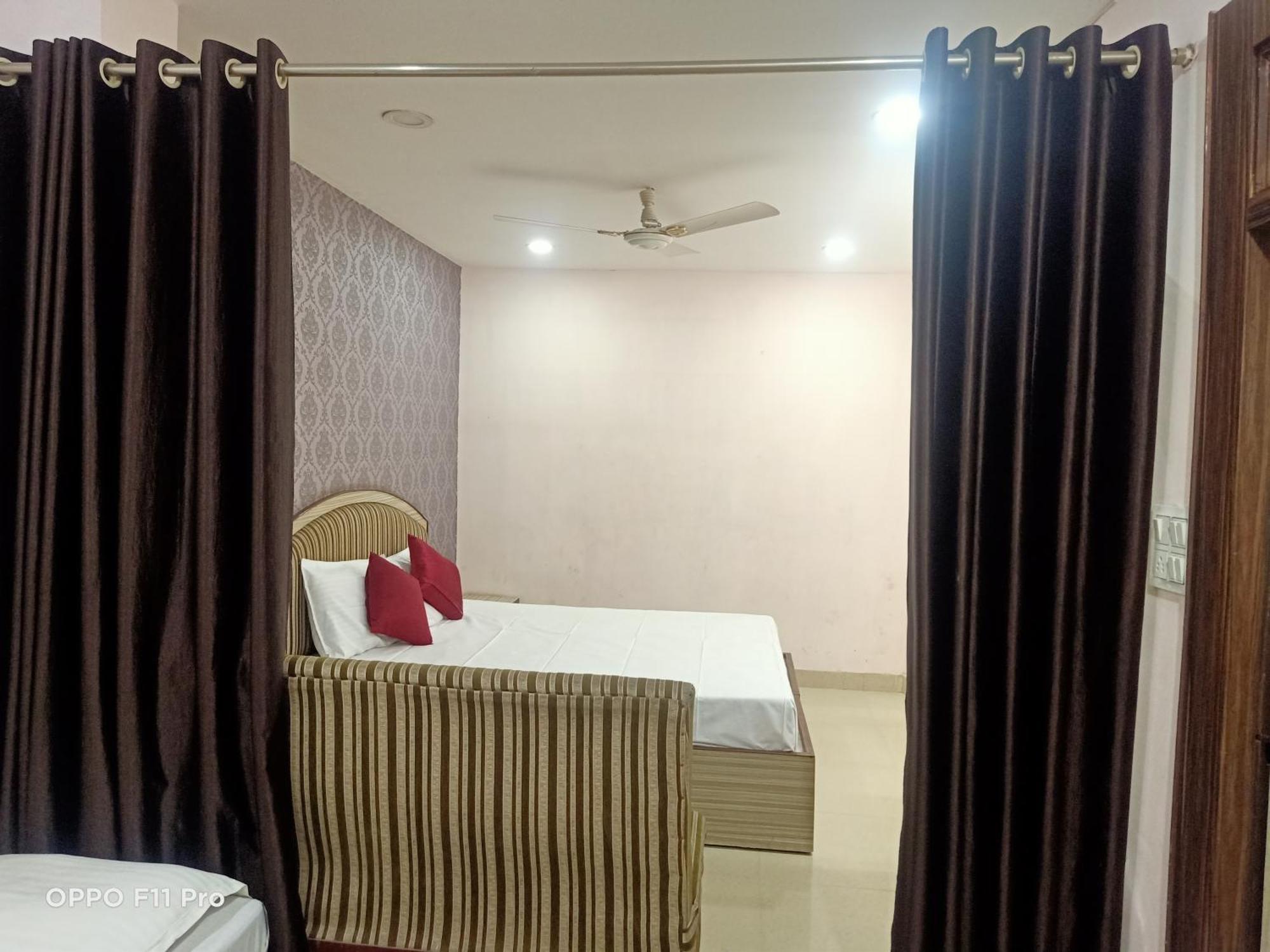 Hotel Ambassador Inn Gwalior Ngoại thất bức ảnh