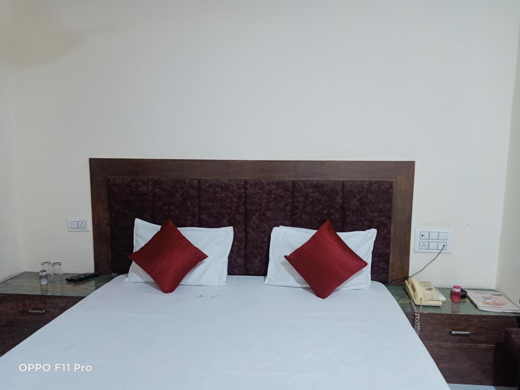 Hotel Ambassador Inn Gwalior Ngoại thất bức ảnh